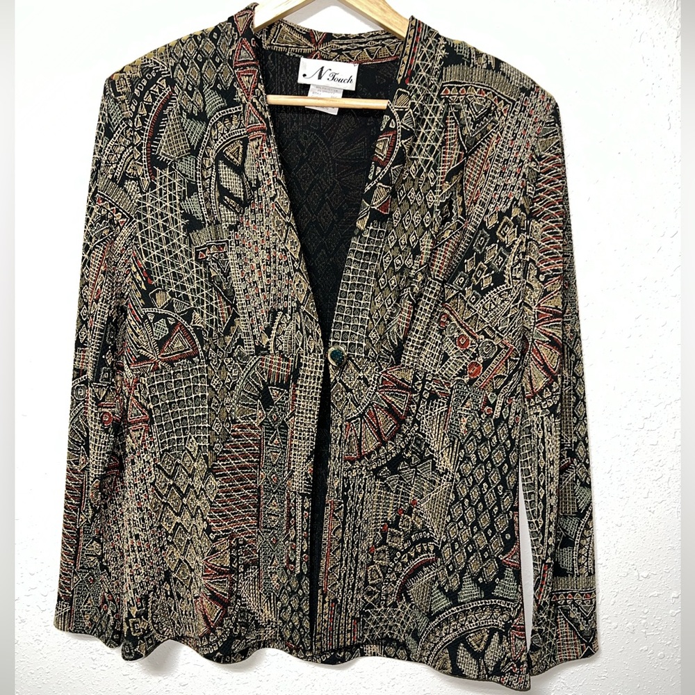 Vintage Multicolor Patterned blazer in excellent condition! Women’s size Medium.